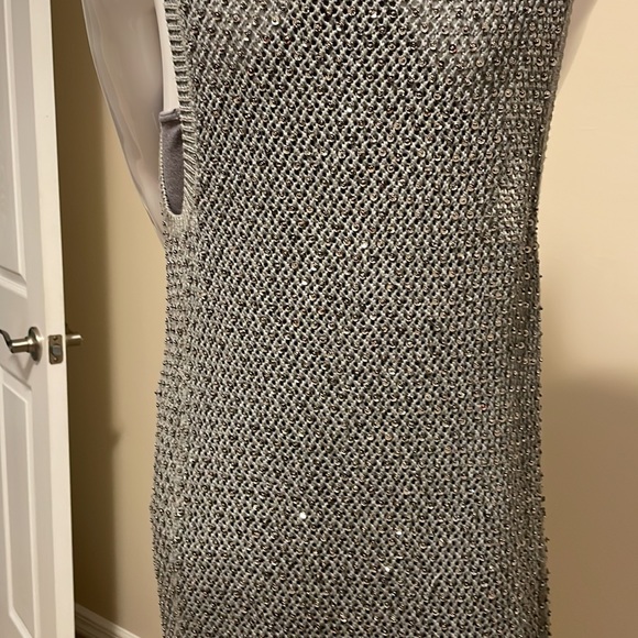 ALICE + OLIVIA FIULLY EMBELLISHED ASYMMETRICAL SLEEVELESS SWEATER WRAP NWOT M - Picture 11 of 16